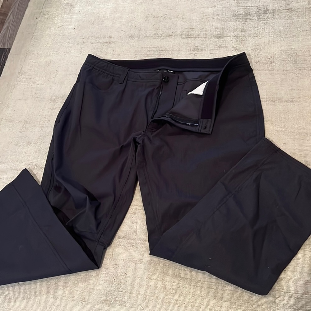 Men’s under armor loose fit, 40 x 30 pants
